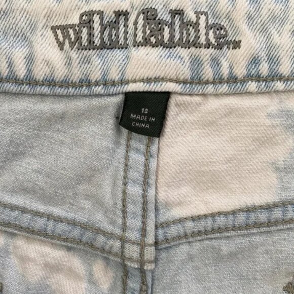 Wild Fable Women's Bleached Denim Shorts with Fringe Raw Hem Size 18 - Picture 2 of 4